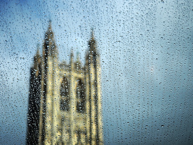 katedrála v dešti