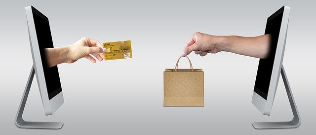 kreditka a nákupní taška